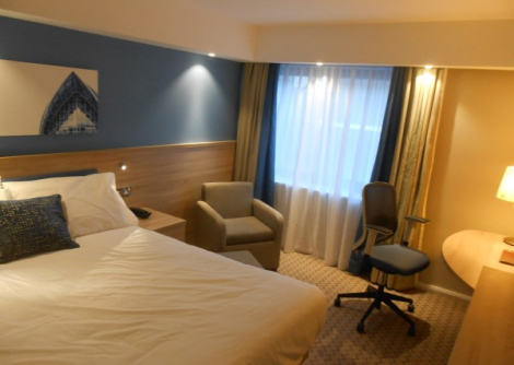 Hampton by Hilton Glasgow bedroom